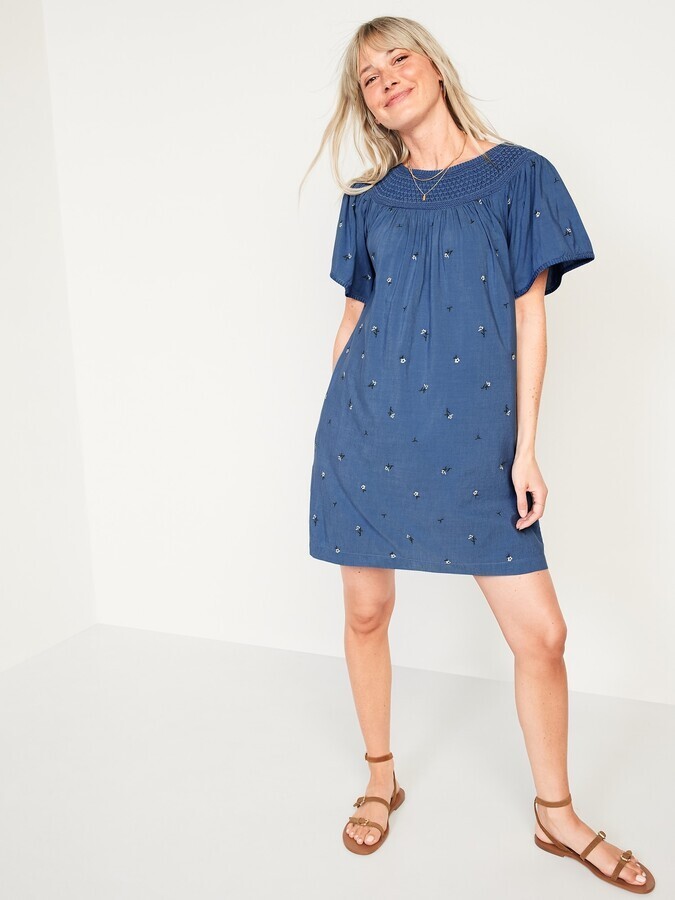 

Мини-свободное платье Old Navy с присборенными рукавами и цветочной вышивкой, M Petite, Синий