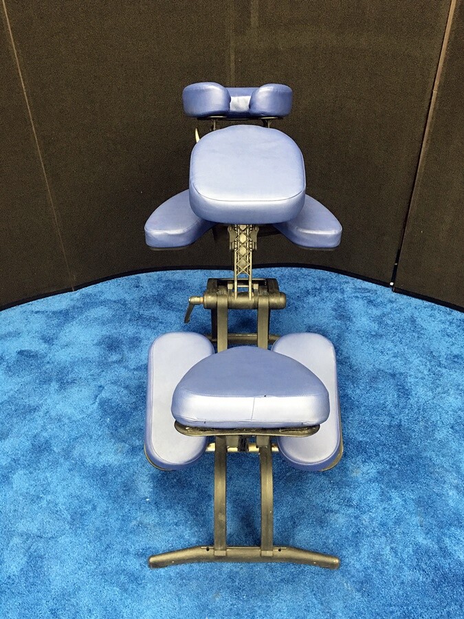 Earthlite Avila II Portable Massage Chair