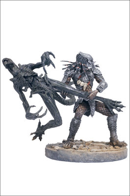 CELTIC PREDATOR THROWS ALIEN action figure set~McFarlane