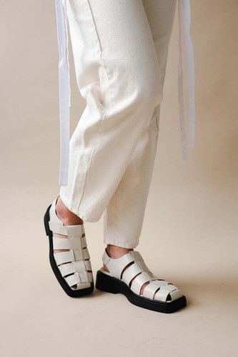 NWOB Vagabond Eyra Fisherman Sandal Ivory Off White US9/EU39