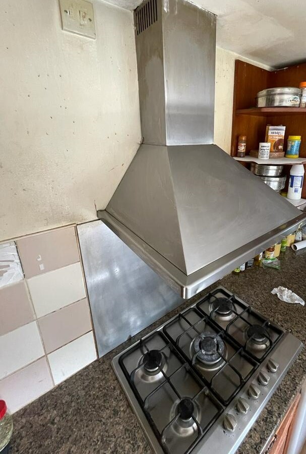 Belling Gas Hob and IGNIS Extractor hood fan in Woodley, Berkshire