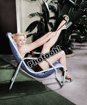 Marilyn Monroe In Deckchair Celebrity REPRINT RP #9856