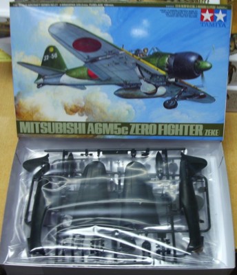 61027 Mitsubishi A6M5C Type 52 Zero Fighter Tamiya 1/48 plastic model kit