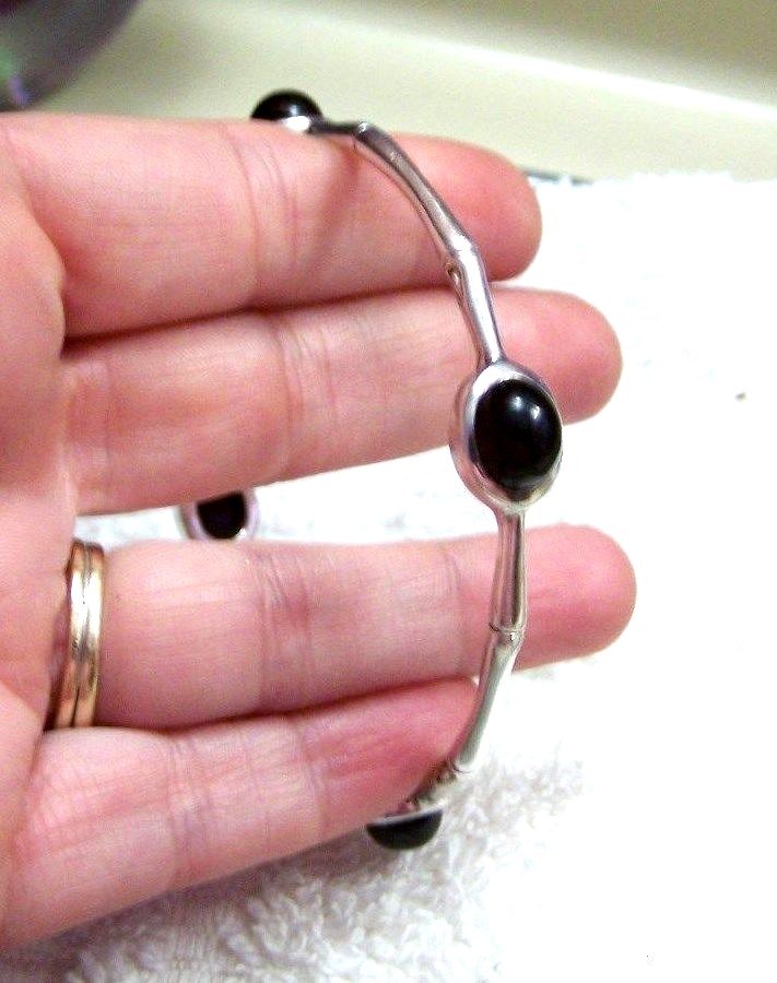 Thistle & Bee Bamboo Bangle Bracelet Black Stones 7.5