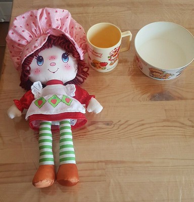  Strawberry Shortcake Doll Basic Fun. Vintage Bowl DEKA and Cup Irwin Plastic