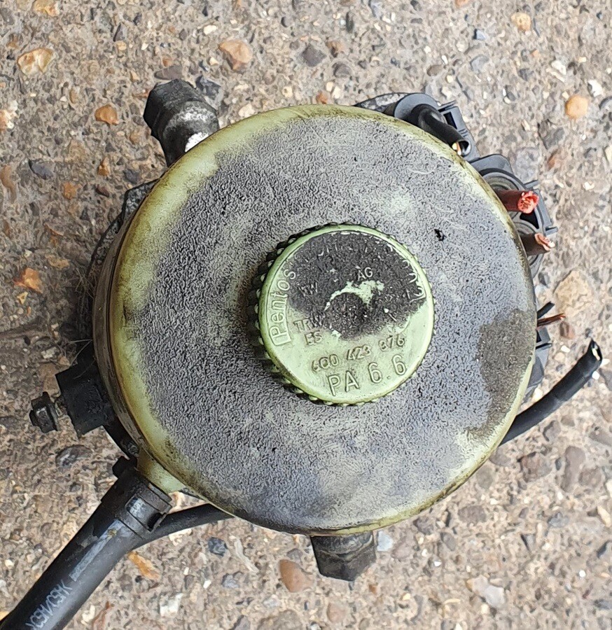 Seat VW Polo Power Steering Pump 2005 in Luton, Bedfordshire