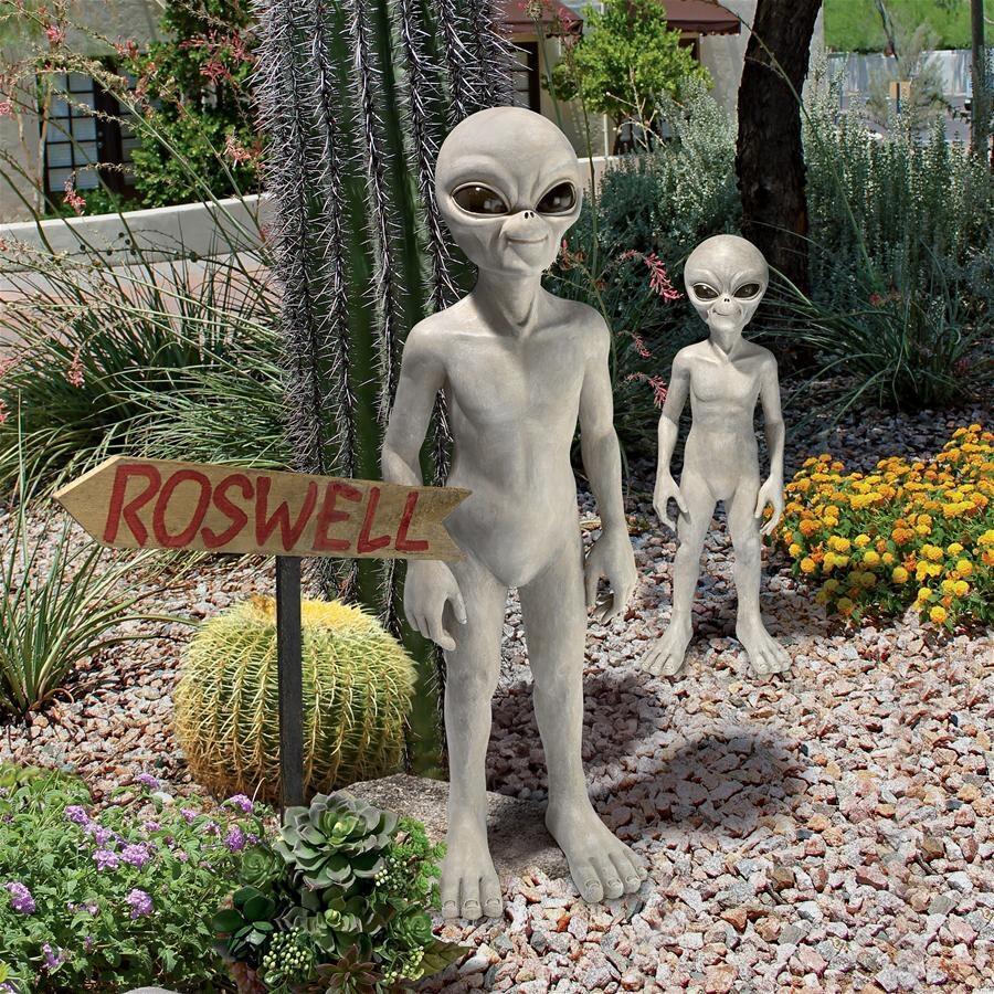 Design Toscano LY612251 Space Alien Extra Terrestrial Lawn Statue ...