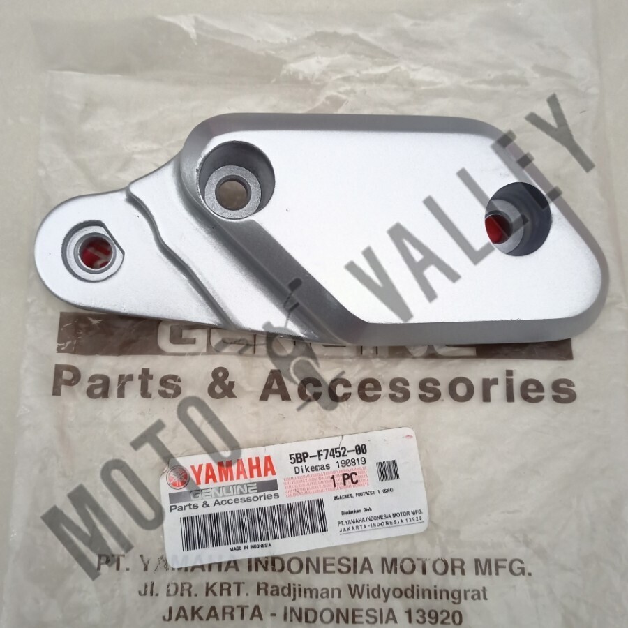 Genuine Yamaha Scorpio Z SX4 2001-2009 Front LEFT Footrest Bracket 5BP-F7452-00