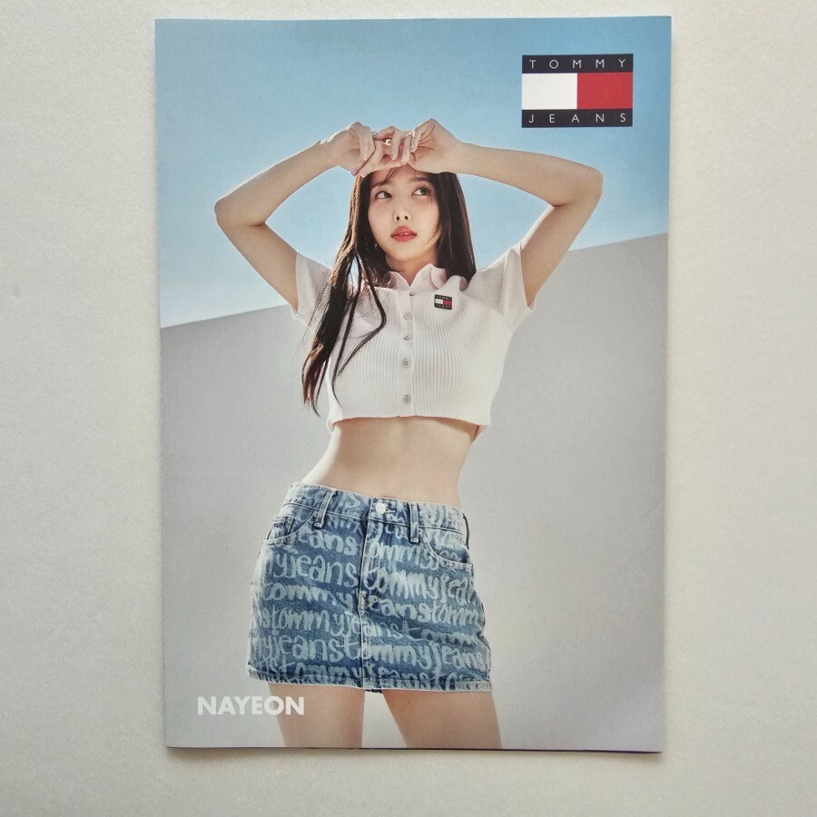 ナヨン　スウェットシャツ　NAYEON TWICE NAYEON(ナヨン)着用】TOMMY スウェット ゆるダボ - メルカリ