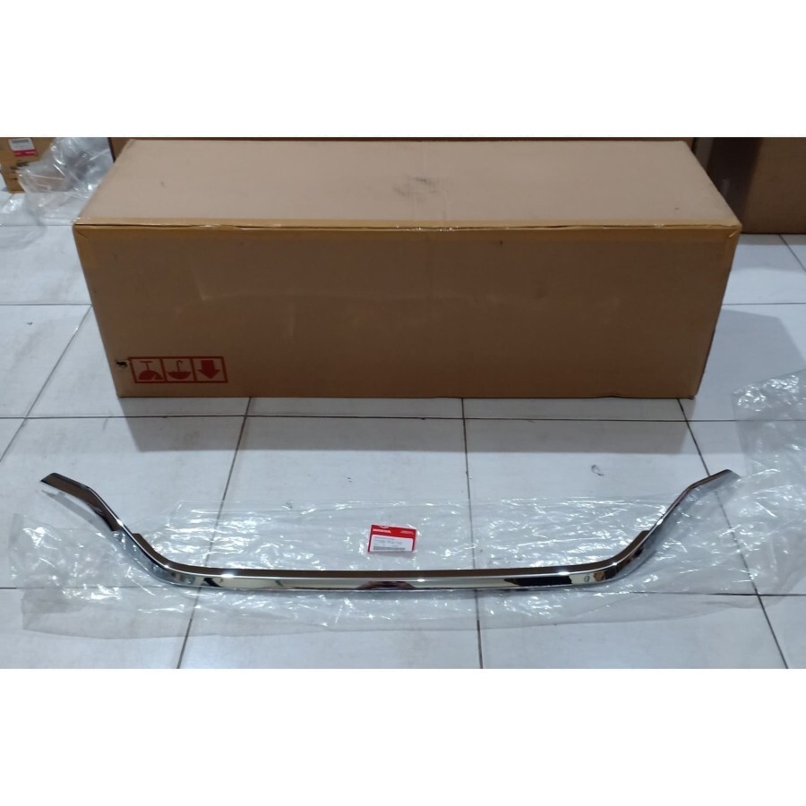 Genuine Center Lower Chrome Grill 16-18 Honda CR-V 71125-TFA-T00 Thailand OEM