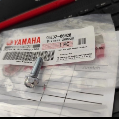 Genuine Bolt Fit for YAMAHA Tricity Tmax Xmax Nmax XSR125 MT125 WR 95E32-06020
