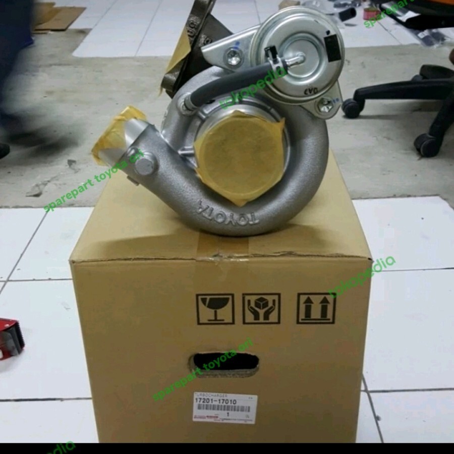 Genuine Turbocharger Land Cruiser VX80 HDJ100 1HDT 17201-17010 JAPAN OEM