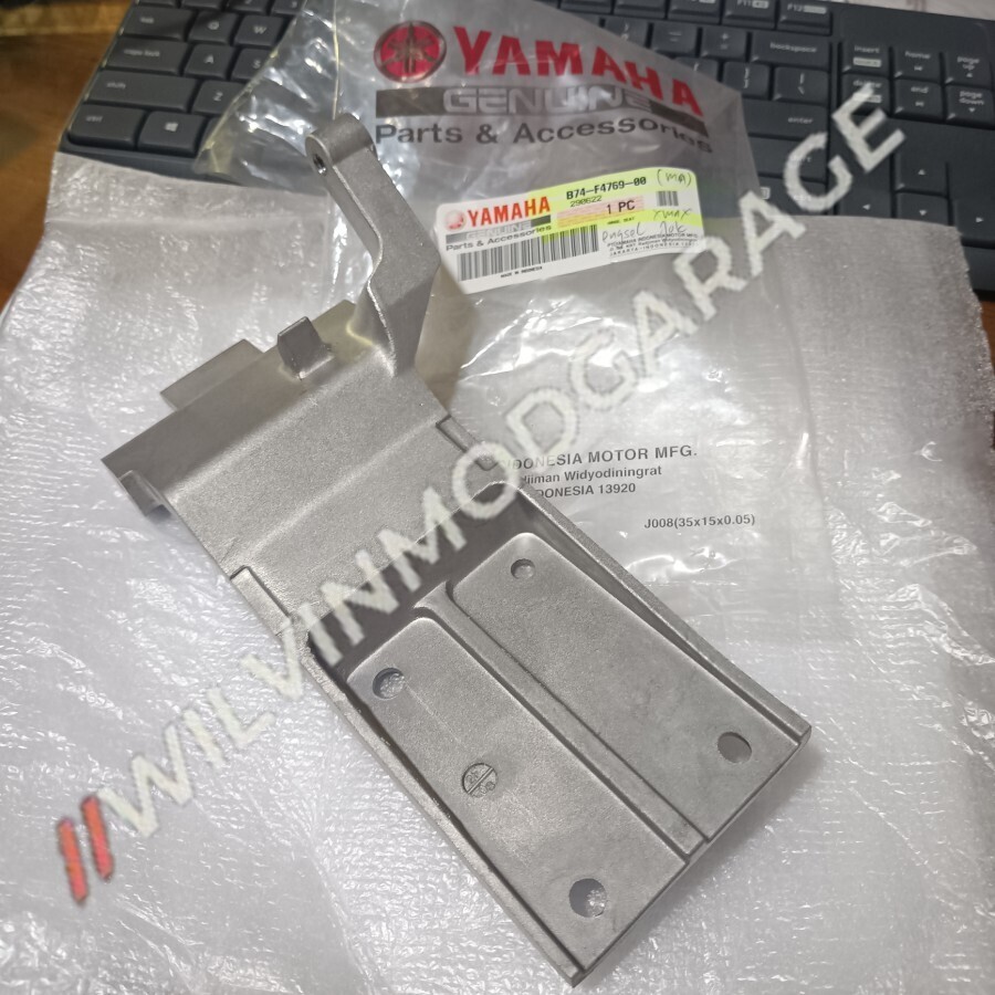 Genuine Parts Yamaha XMAX 300 2017-2024 Seat Hinge Assy B74-F4769-00
