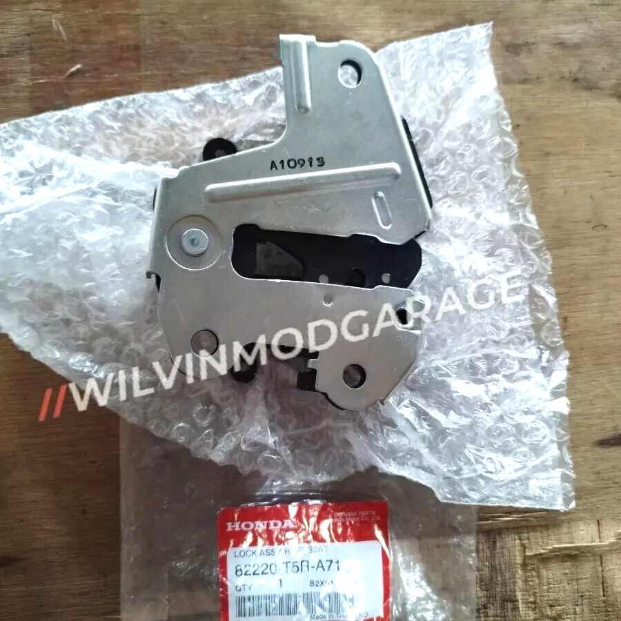 Genuine OEM RIGHT Rear Seat Lock Latch 82220-T5R-A71 Fits 17-20 Honda Fit Jazz
