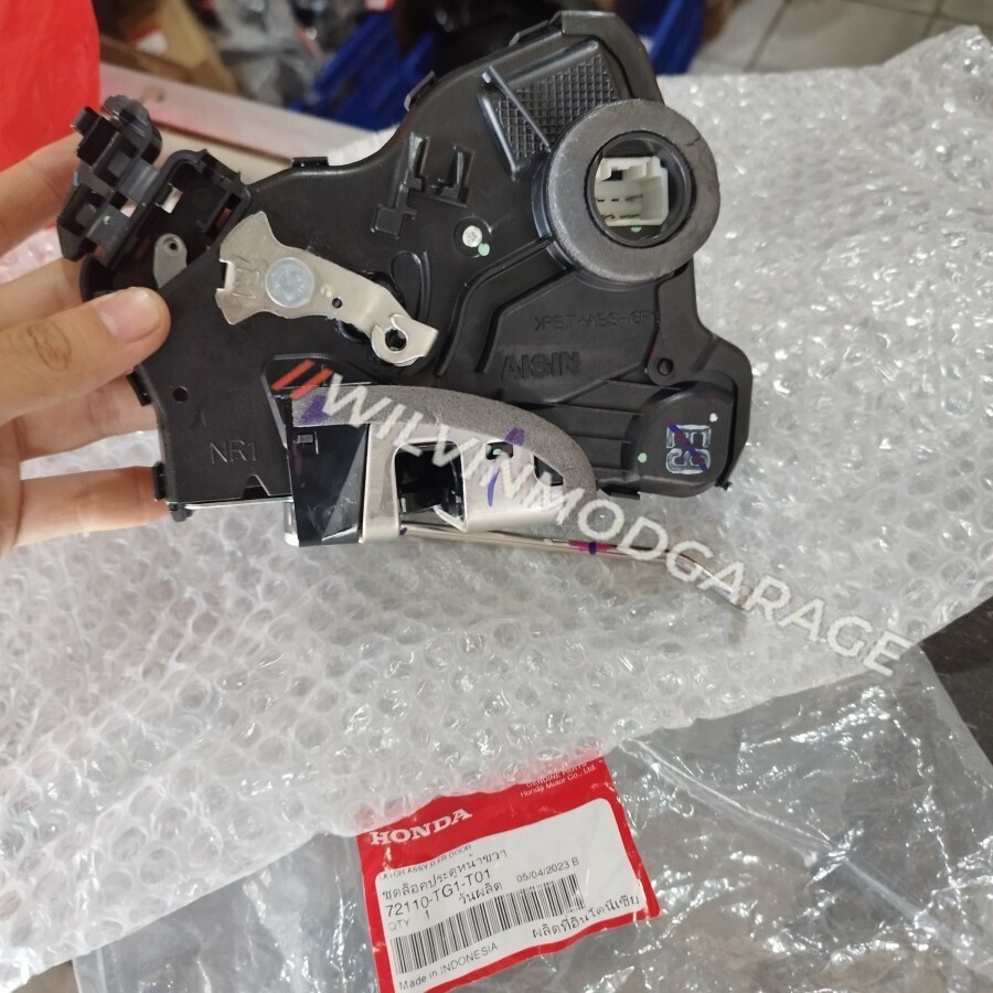 1x Genuine RIGHT / LEFT Door Lock Latch Actuator Honda Mobilio 72110-TG1-T01 OEM