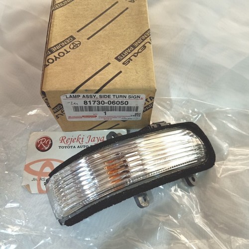 Genuine RH Side Turn Signal Lamp 81730-06050 Fit 06-12 Toyota Camry Yaris OEM