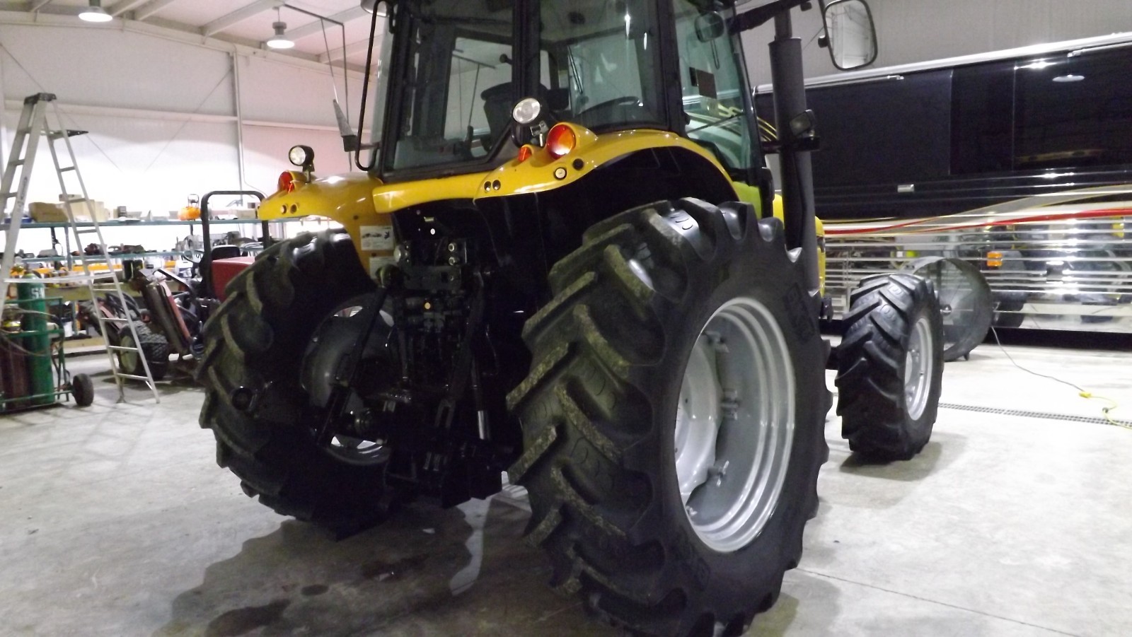 05 CHALLENGER  MT525B Tractor   CAT Dsl   3 Remotes FWD