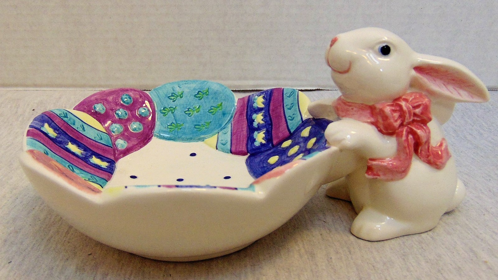 Vintage Easter Parade Bunny/Eggs Figurine Candy/Nuts Dish/Bowl Mervyns 1997