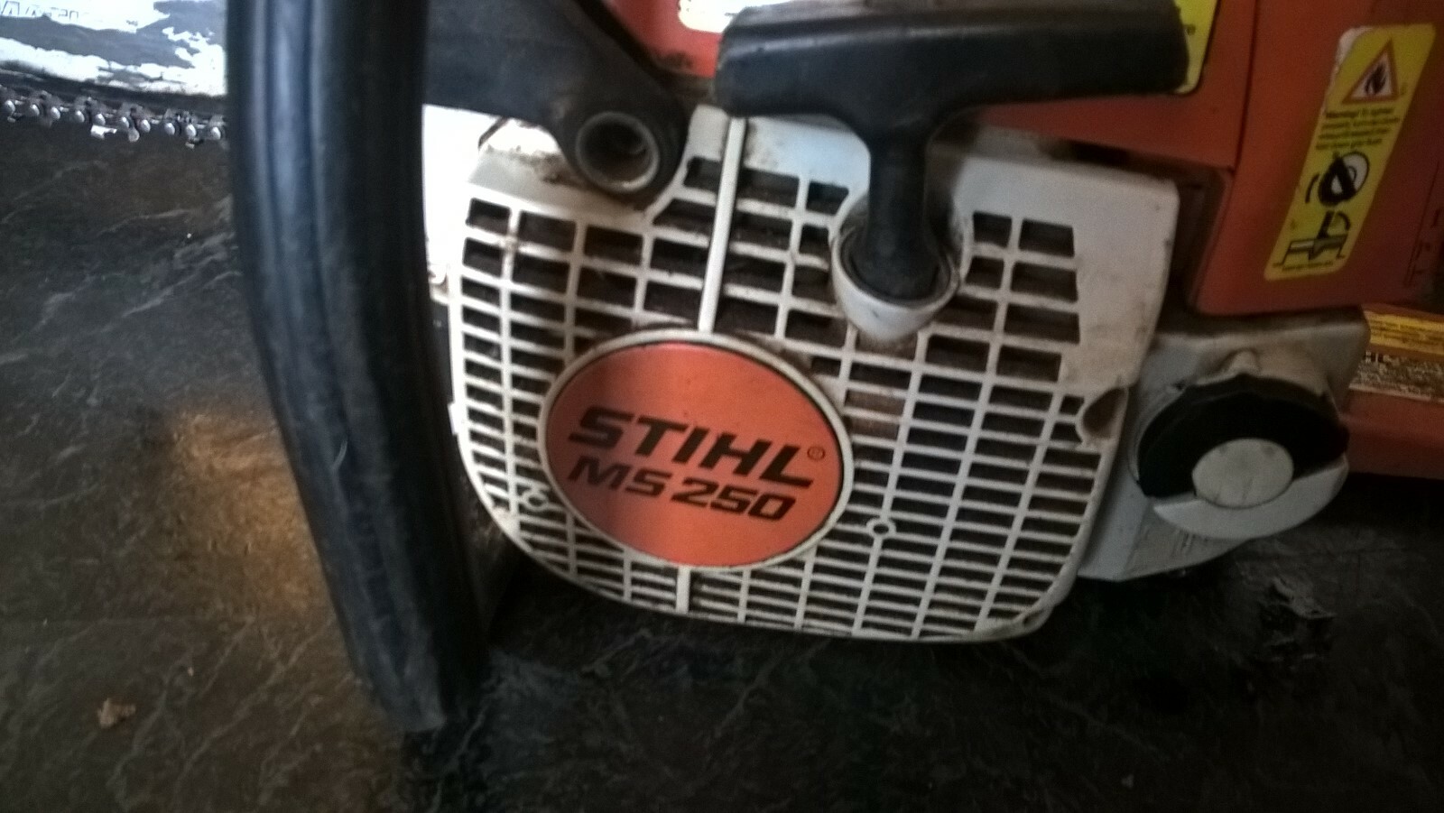 Stihl MS 250 Chainsaw with 18