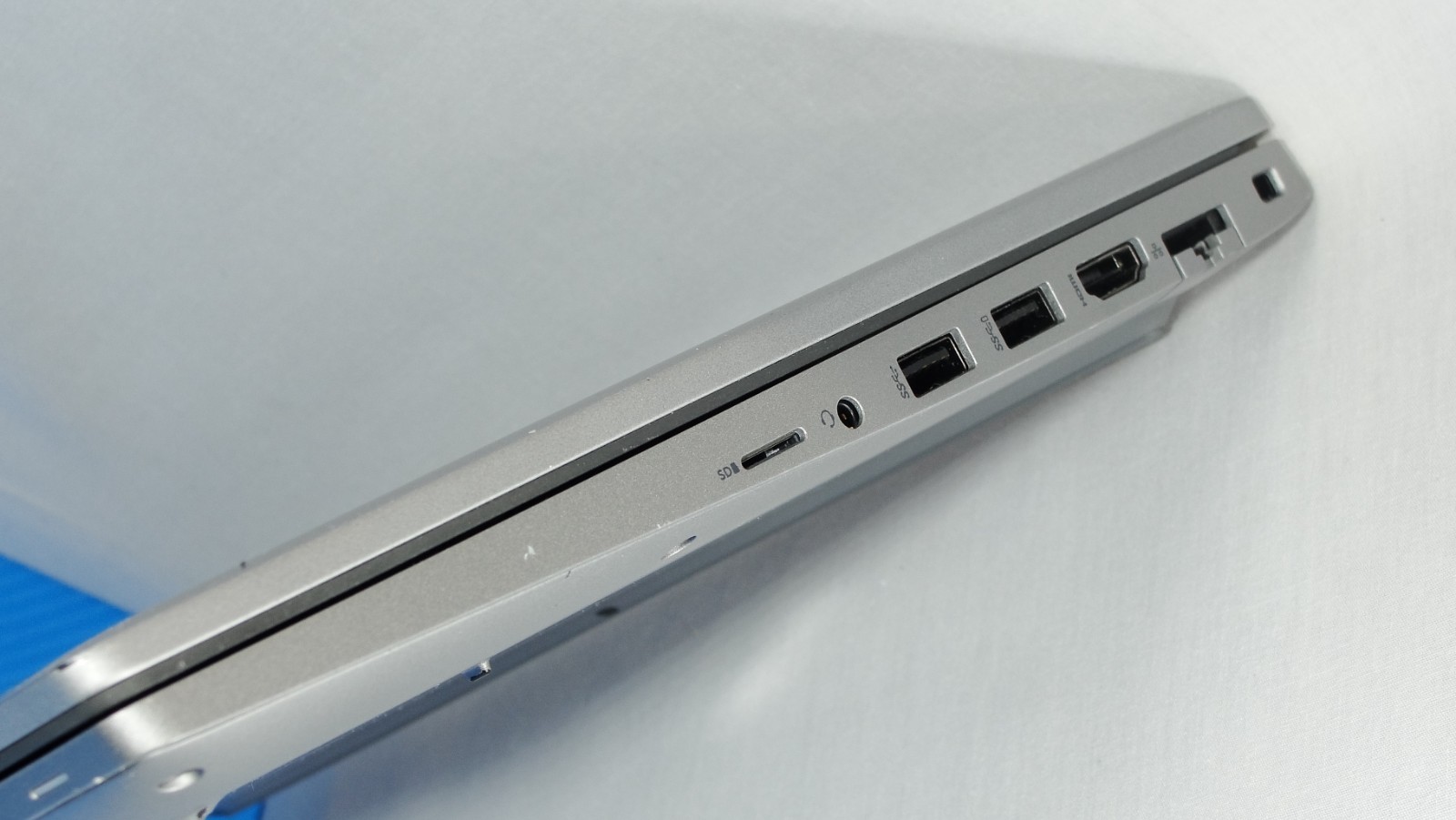Dell Latitude 5520 15.6" FHD Touch i7-1185G7 16GB 512GB SSD W11P +Dell 100W PA - Thumbnail 13