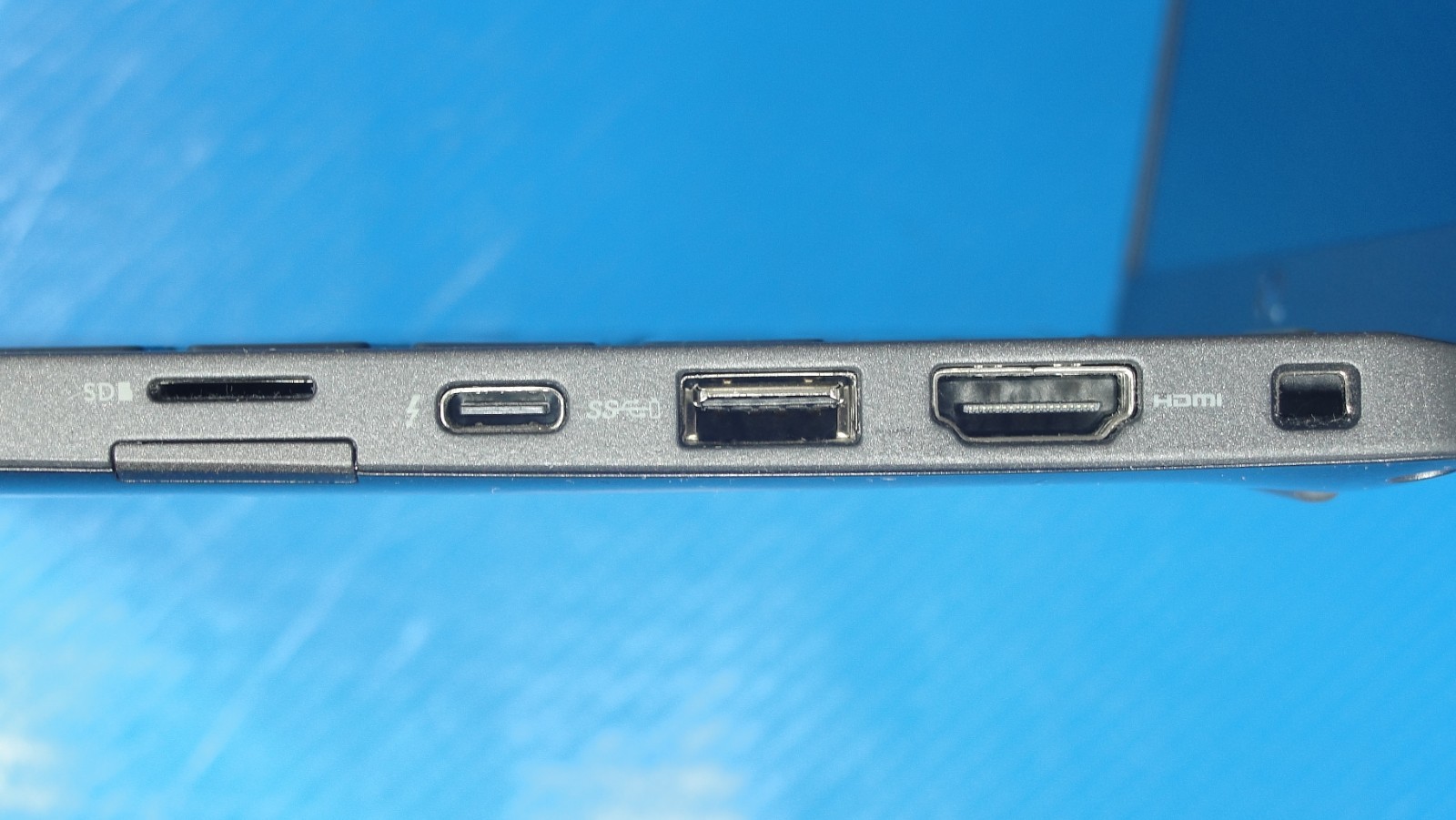 Dell Latitude 7420 14" FHD i7-1165G7 16GB RAM 512GB SSD Win 11 Pro - Thumbnail 12