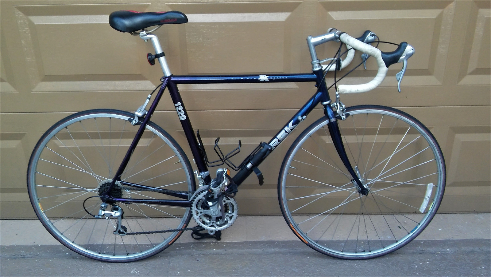 Vintage Trek 1220 racing bicycle with Terry cut out comfort seat