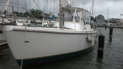 Live/aboard cruiser sailboat