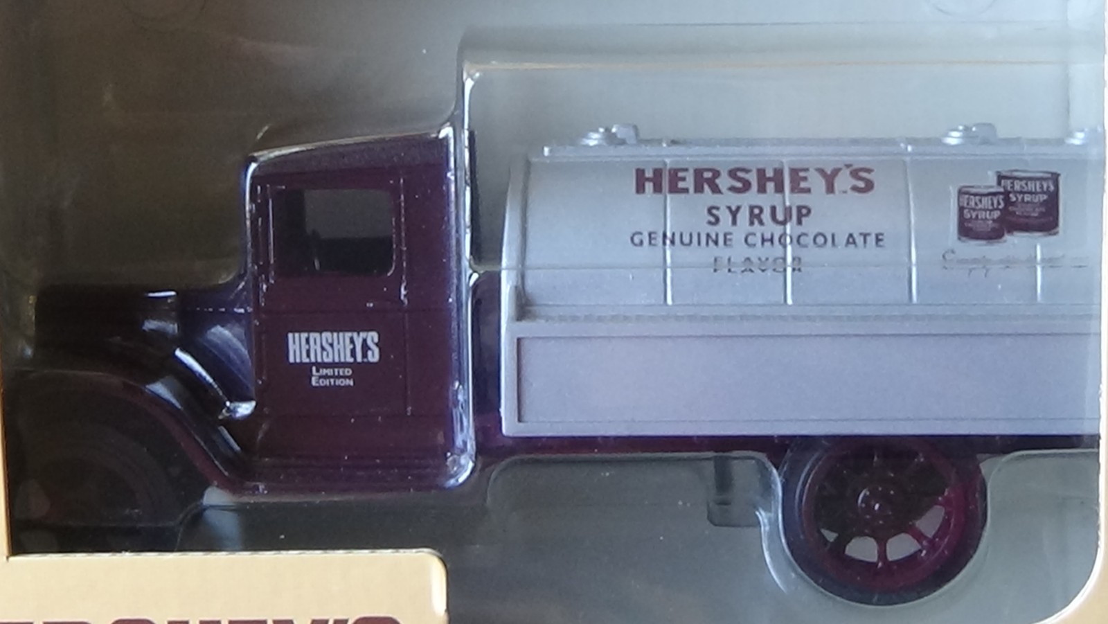 ERTL Collectibles Hershey's Syrup 1931 Hawk Tanker Truck Bank LE NEW in Box