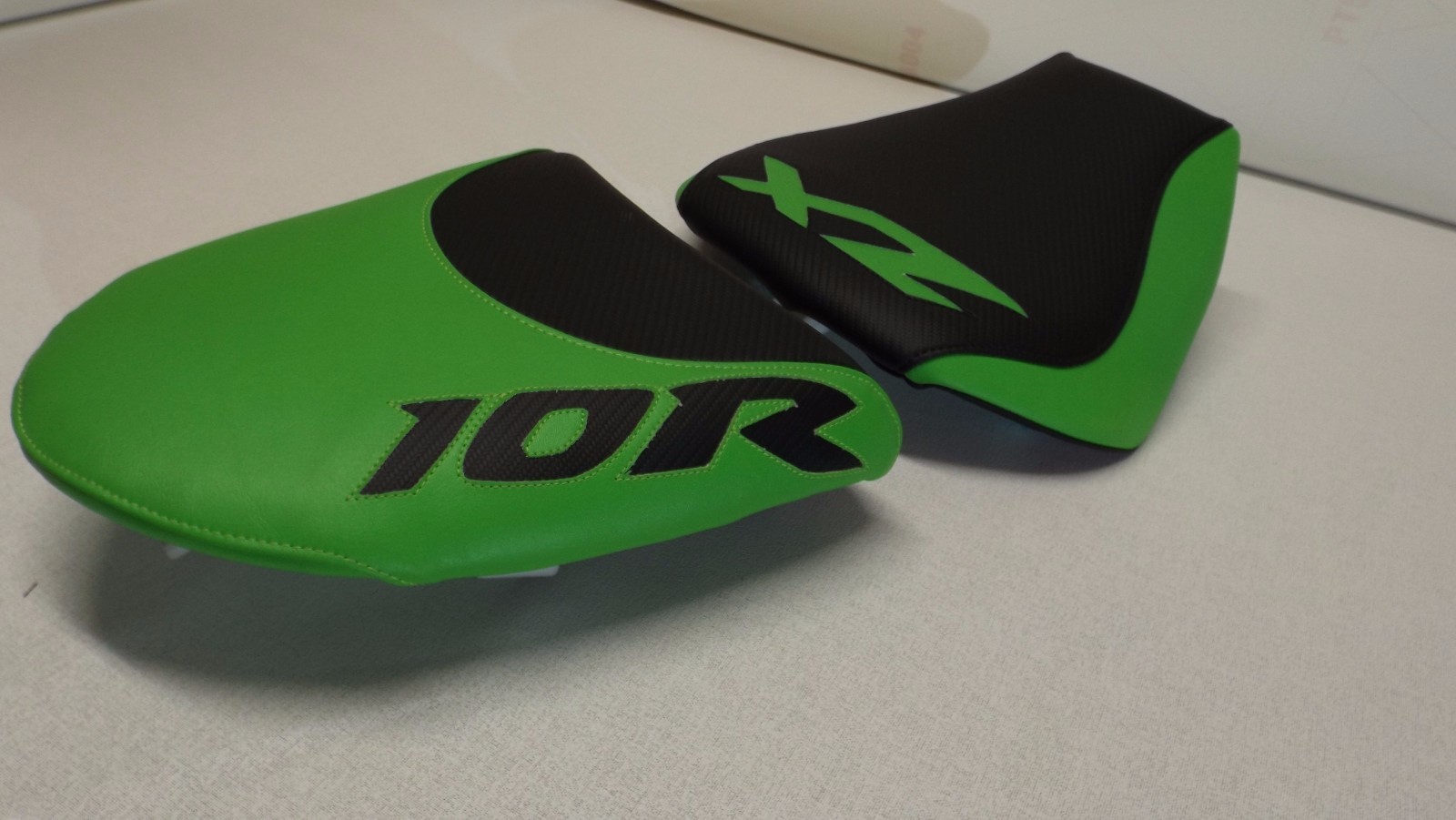 KAWASAKI ZX10R 2004/05 BLACK/GREEN CUSTOM FRONT& REAR SEAT