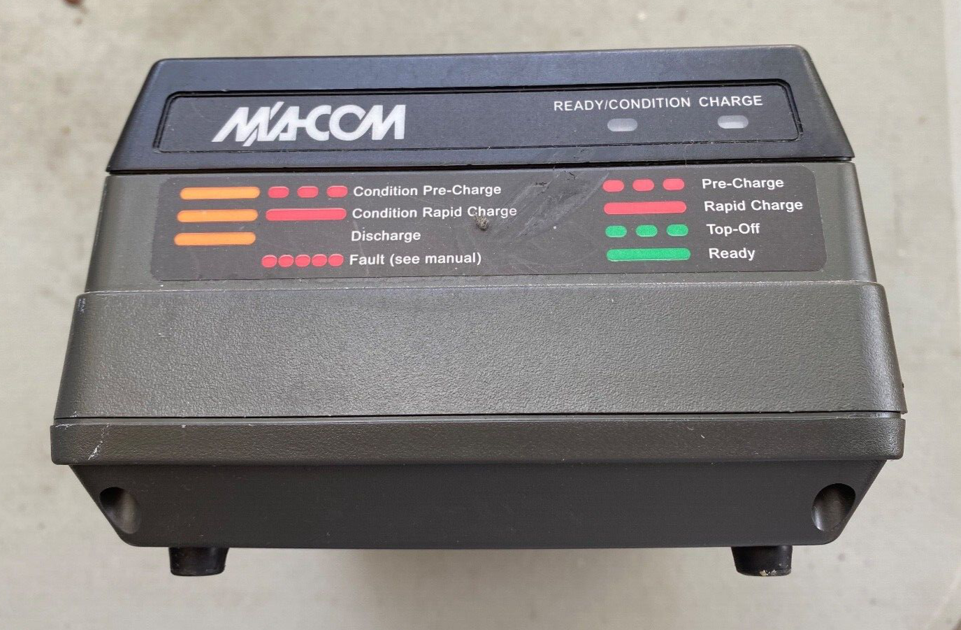 MaCom Tri-Chemistry Rapid Charger CH-104560 for P7100/P7200 Ch-104560-026