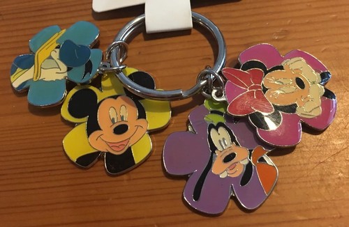 Disney Key Rings (2), Featuring Mickey, Donald, Minnie, Goofy