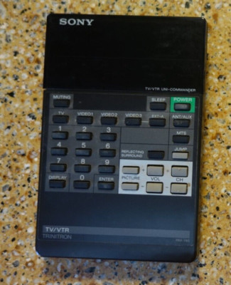 Vintage SONY Trinitron TV/VTR Uni-Commander Remote RM-745 MInor Wear, Untested