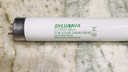 グリーンネオン Cleopatra Green – Urban Layer Colored Contacts