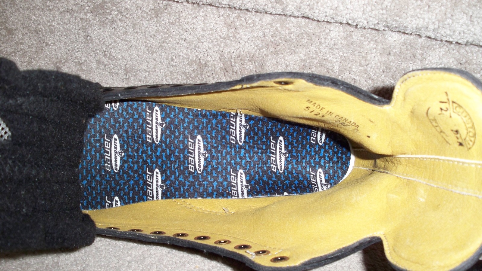 Bauer Professional Composite Hockey Skates Formfit Vented Size 12 Brand-New