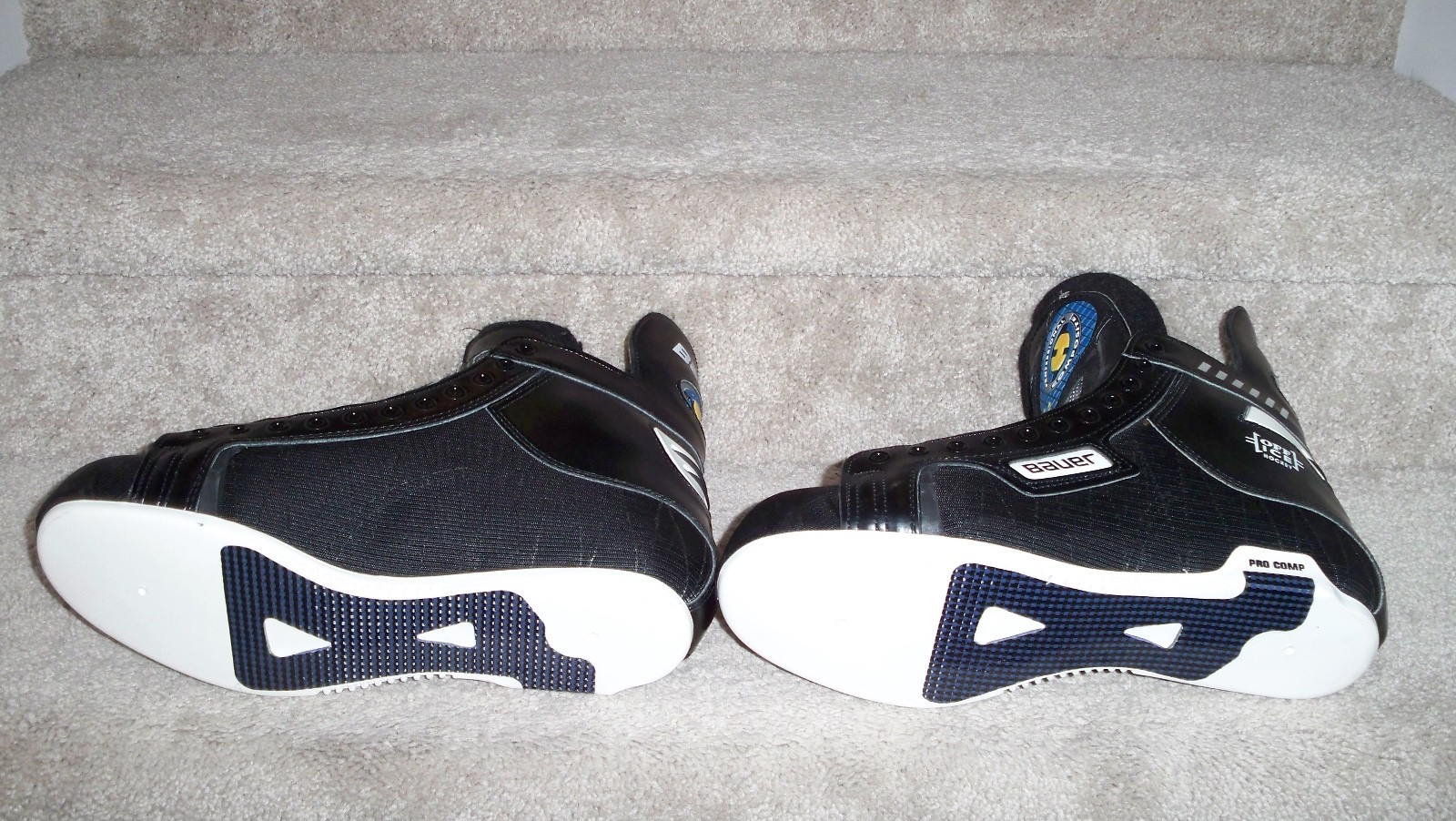 Bauer Professional Composite Hockey Skates Formfit Vented Size 12 Brand-New