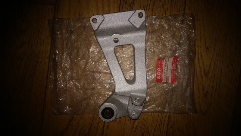 Platine Repose Pied Suzuki  Gsx-R750 1991 43810-18d00