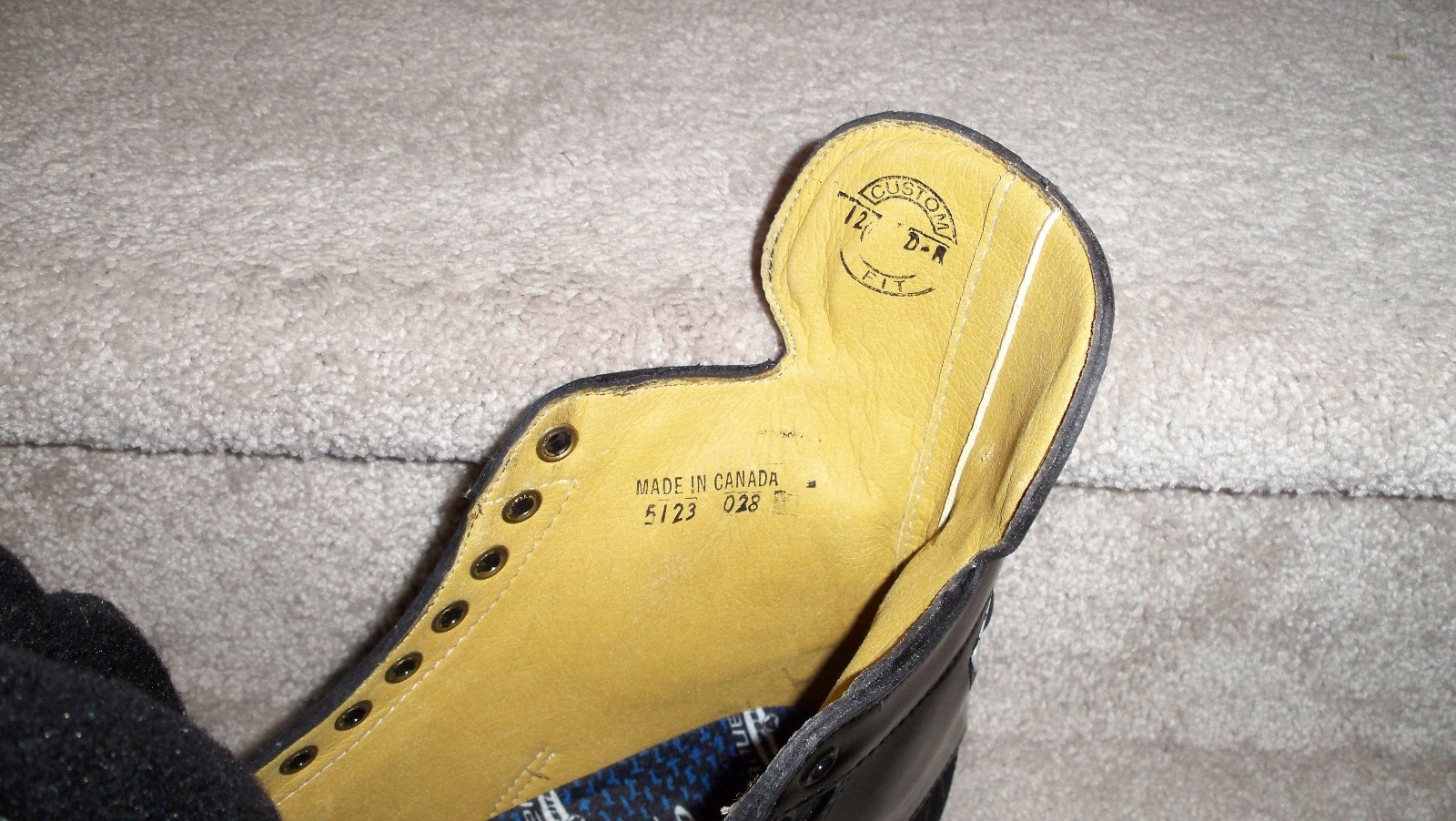 Bauer Professional Composite Hockey Skates Formfit Vented Size 12 Brand-New