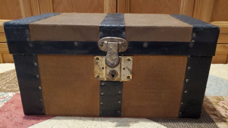 Antique Steamer/Doll/Treasure Chest/Trunk 14” Flat Top Eagle Lock