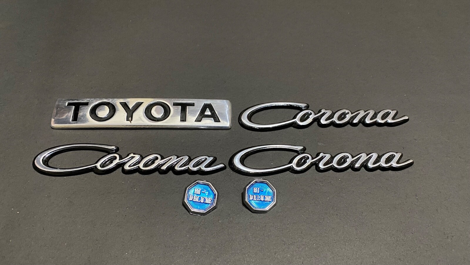 メンテナンス 75-emblem 381554R1 Side Emblem SET of 2 for FARMALL IH International