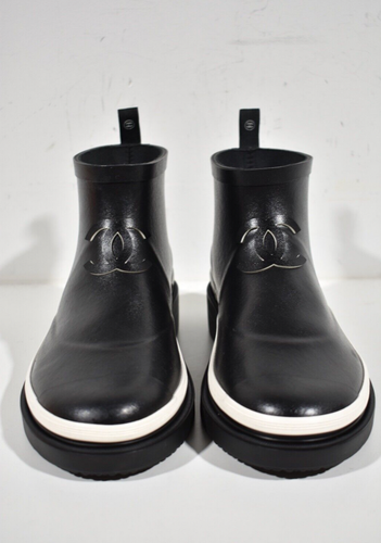 Pre-owned Chanel 23a Black White Caoutchouc Rubber Cc Logo Low Top Short Rain Boots 40