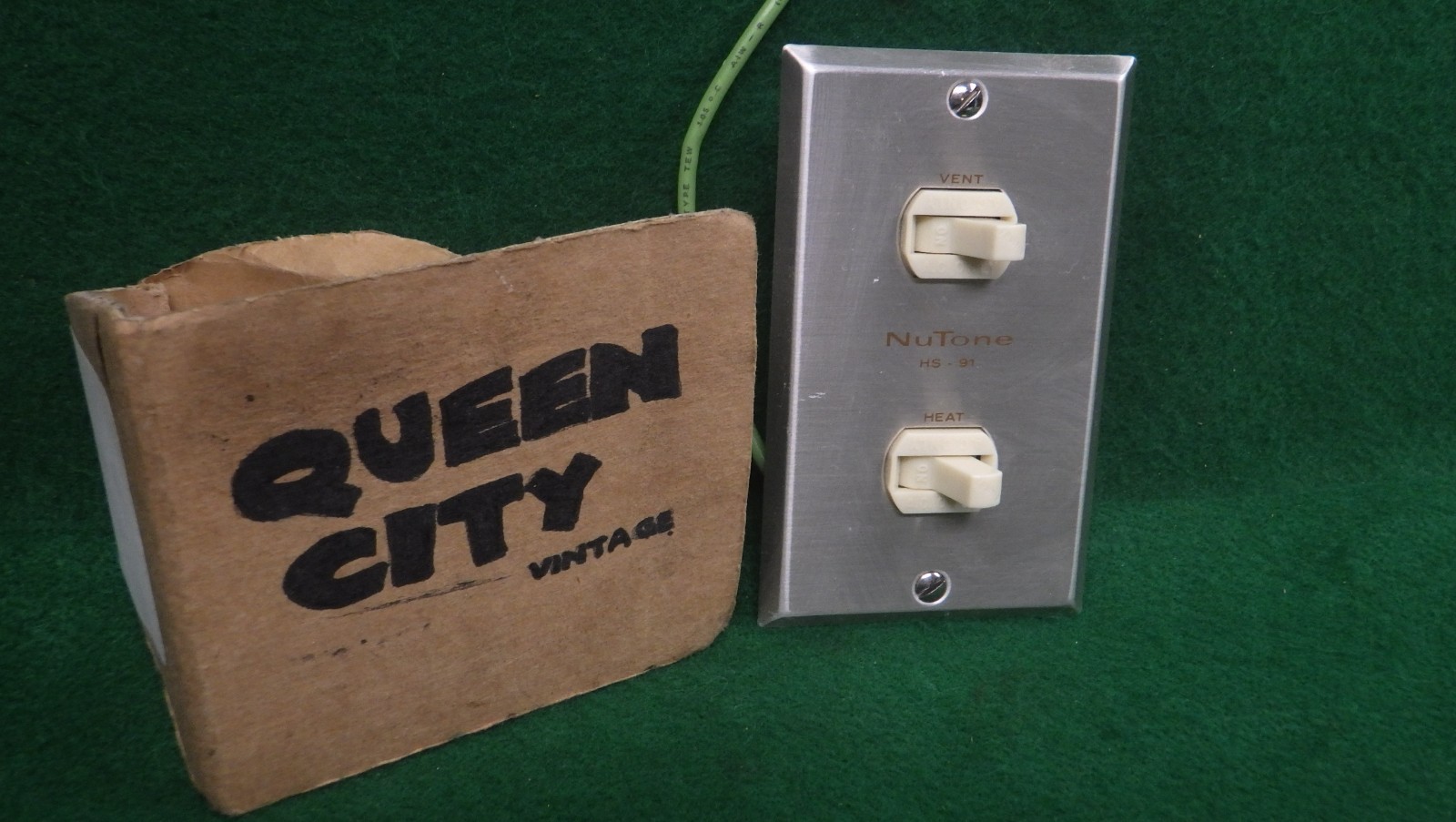 Vintage Nutone HS-91 Bathroom Light/Heater Fan Toggle Switches w/Wall Plate #2