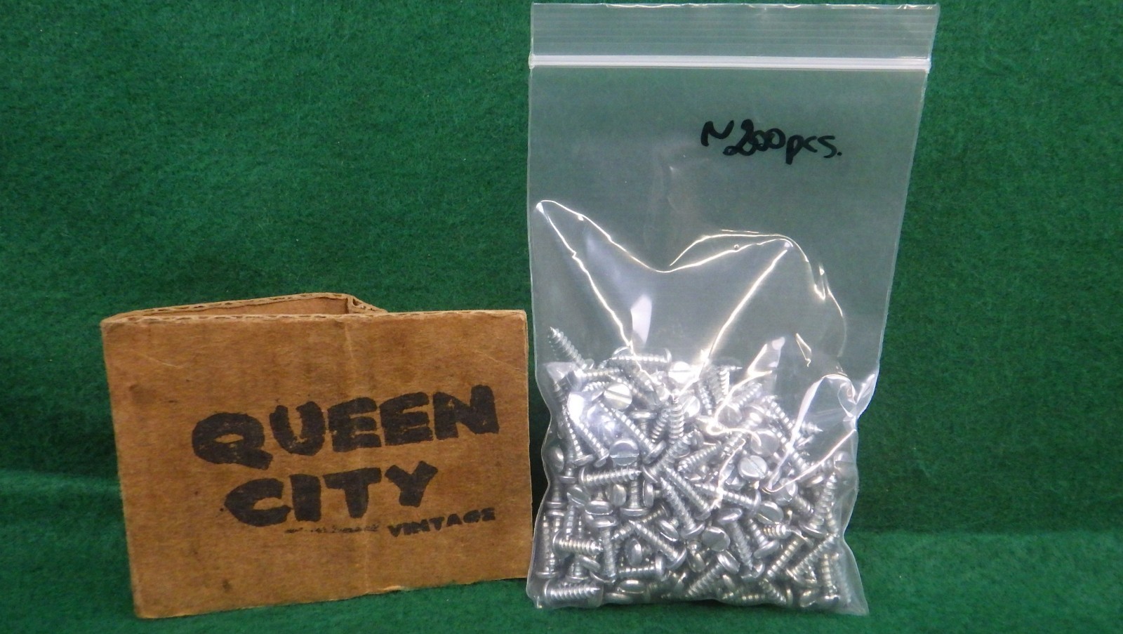 Lot of (200) #8 x 5/8" Slotted Pan Head Sheet Metal Screws Type A Zinc