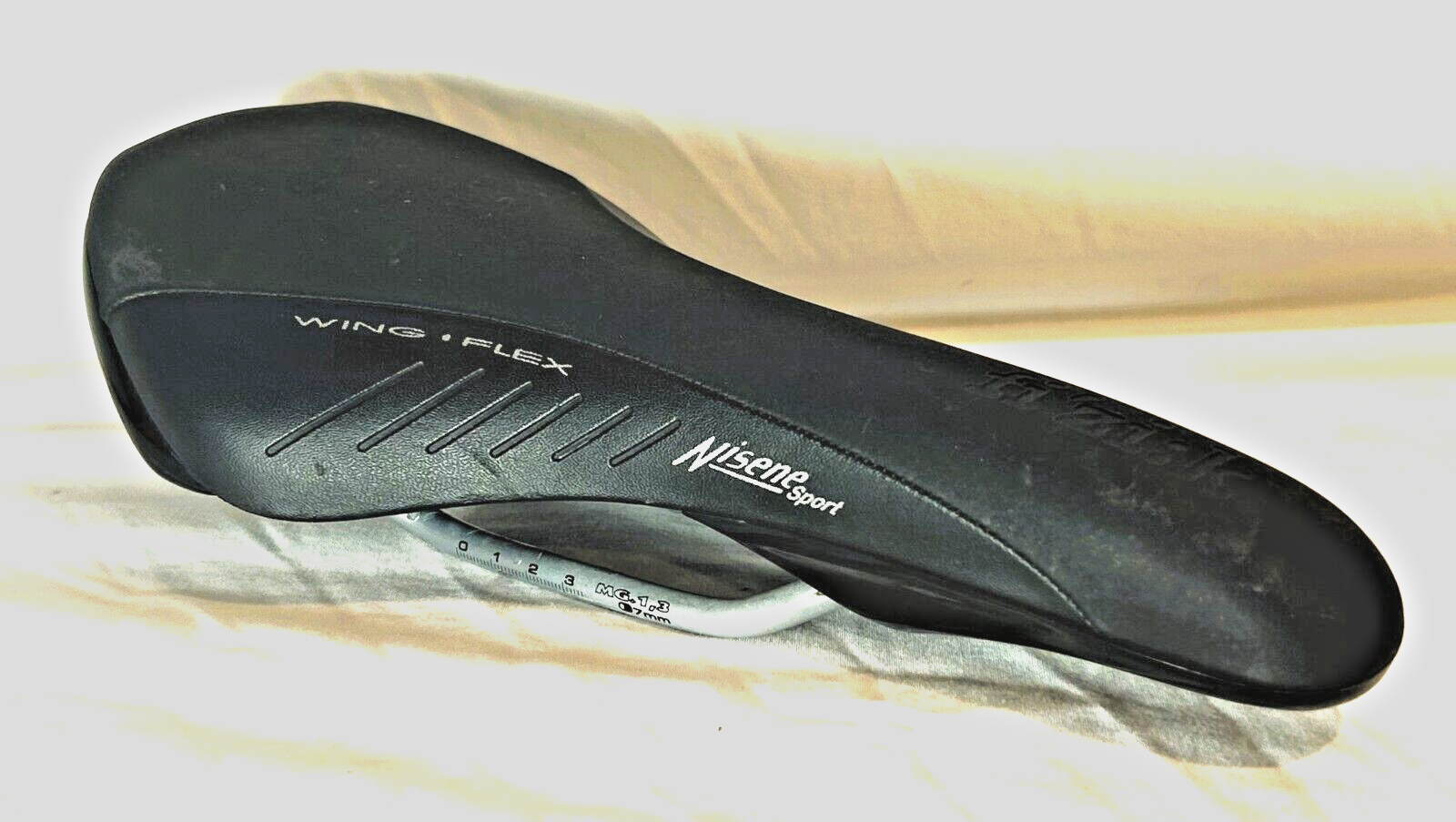 ★希少★　SCHWINN　fi‘zi:k NISENE　TITANIUM 1997 Fizik Nisene Titanium Saddle: Black/Red - Giro Designed
