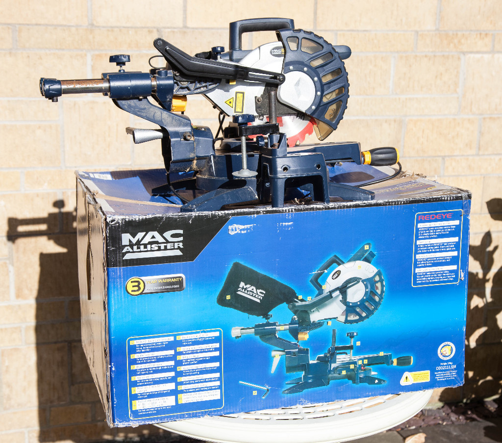 Mac Allister Redeye double laser line; 210mm 1400w slide mitre saw