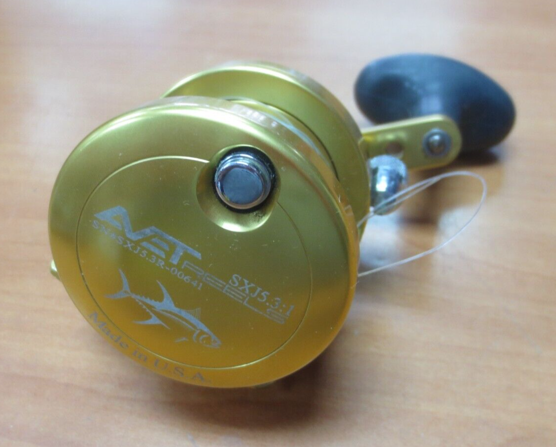 AVET SXJ5.3 Single Speed Lever Drag Reel SX5.3:1 Right Handed - GOLD
