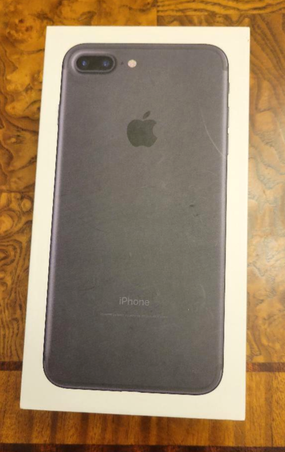 アキオ様【美品・ケース付】Apple iPhone 7 Plus 128GB Apple iPhone 7 Plus 128 GB Black Box Only (PHONE NOT