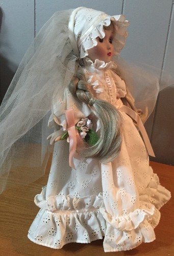 The Danbury Mint Brides Of America Doll Sarah Frontier Bride