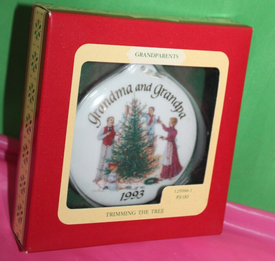 Carlton Heirloom Grandparents Grandma And Grandpa Trimming The Tree 93 Ornament