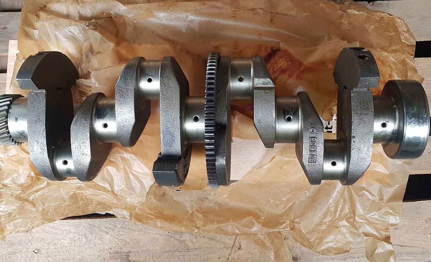 Kurbelwelle Deutz KHD F2L511 inkl. 2x Kolben, Rippenzylinder Vergl. 04152745 - DMT automotive