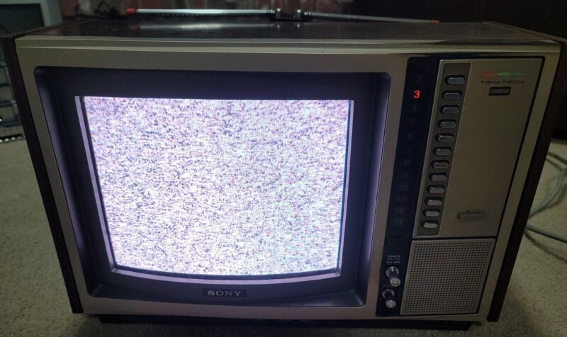 Vintage Sony Trinitron CRT TV Retro Gaming Television Receiver Monitor KV-1216